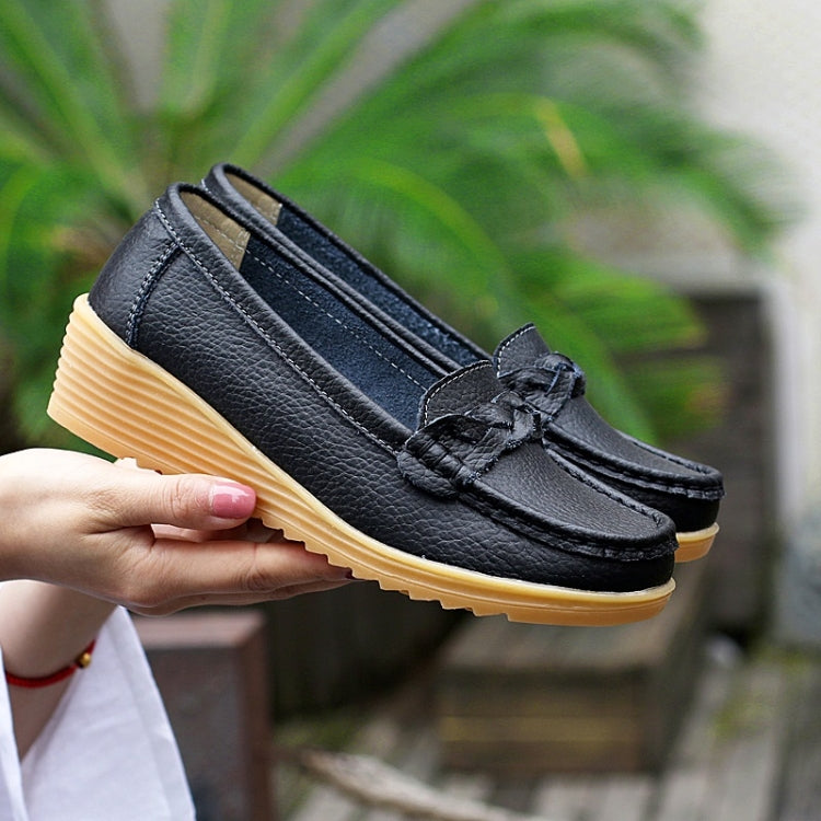 Soft and Comfortable Wild Casual Leather Shoes for Woman