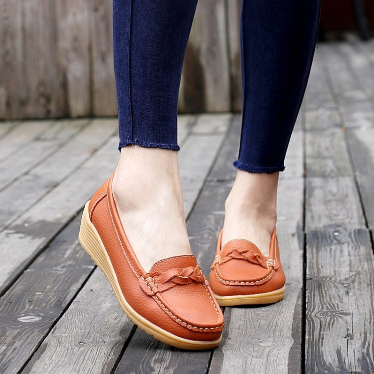 Soft and Comfortable Wild Casual Leather Shoes for Woman