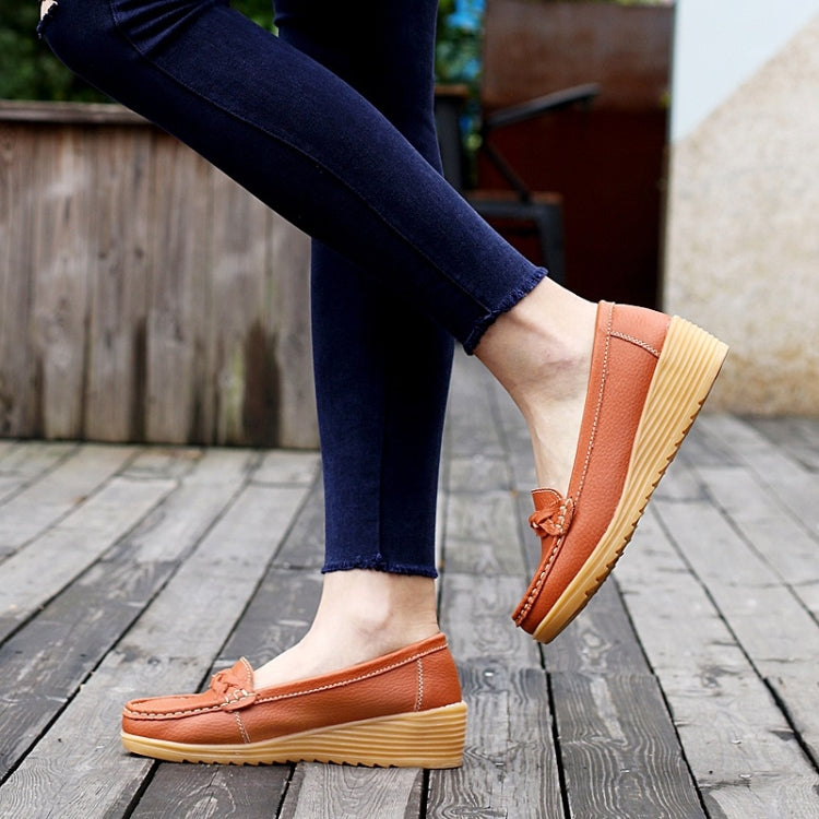 Soft and Comfortable Wild Casual Leather Shoes for Woman