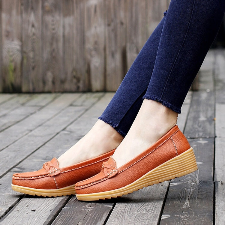Soft and Comfortable Wild Casual Leather Shoes for Woman
