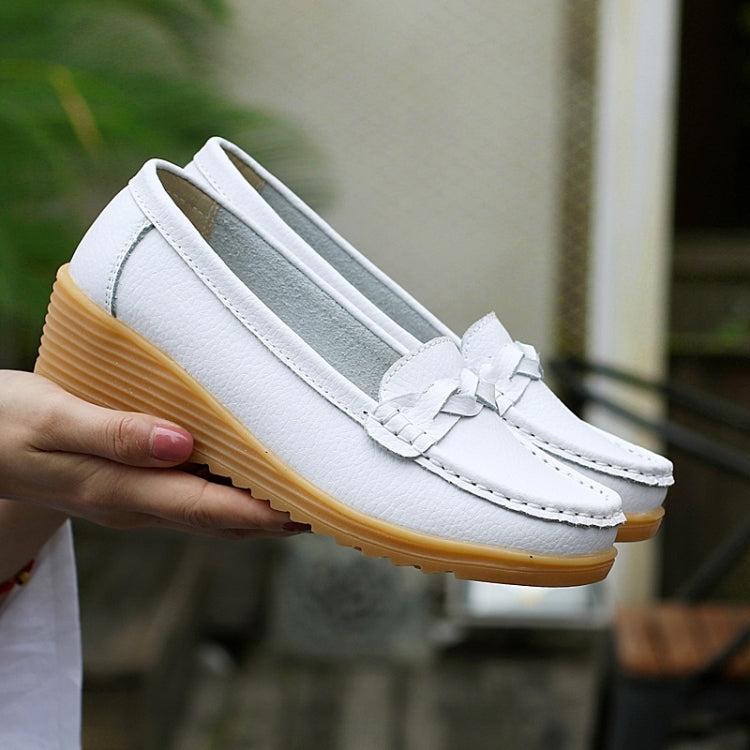 Soft and Comfortable Wild Casual Leather Shoes for Woman