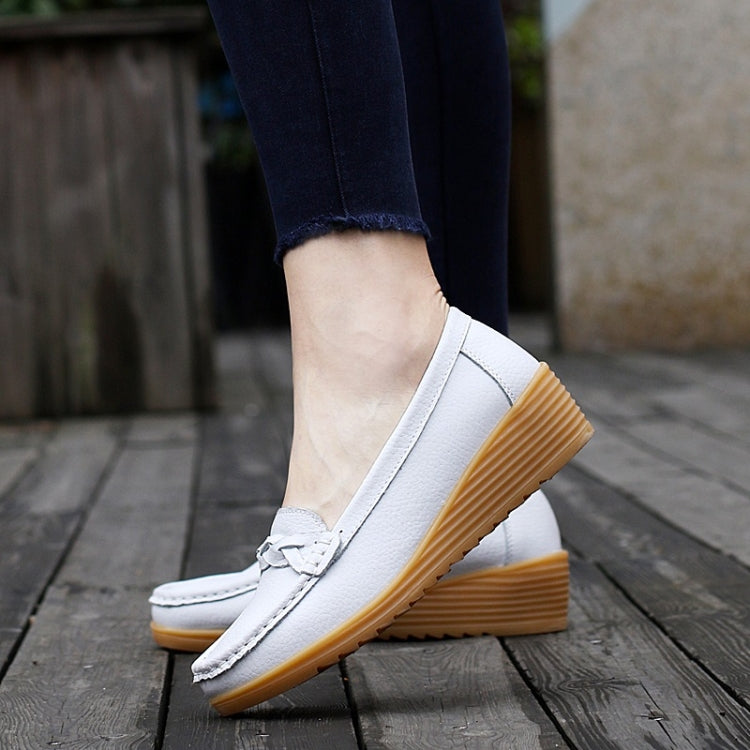 Soft and Comfortable Wild Casual Leather Shoes for Woman