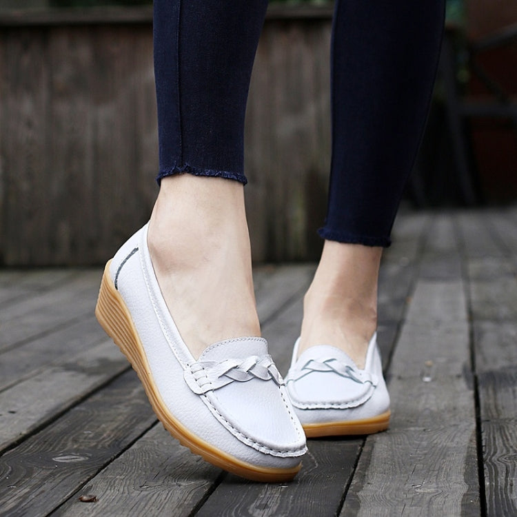 Soft and Comfortable Wild Casual Leather Shoes for Woman