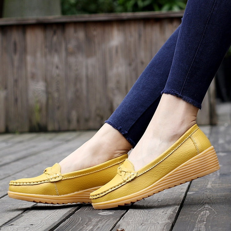 Soft and Comfortable Wild Casual Leather Shoes for Woman