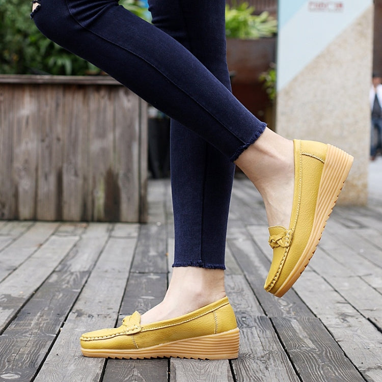 Soft and Comfortable Wild Casual Leather Shoes for Woman