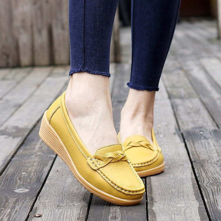 Soft and Comfortable Wild Casual Leather Shoes for Woman