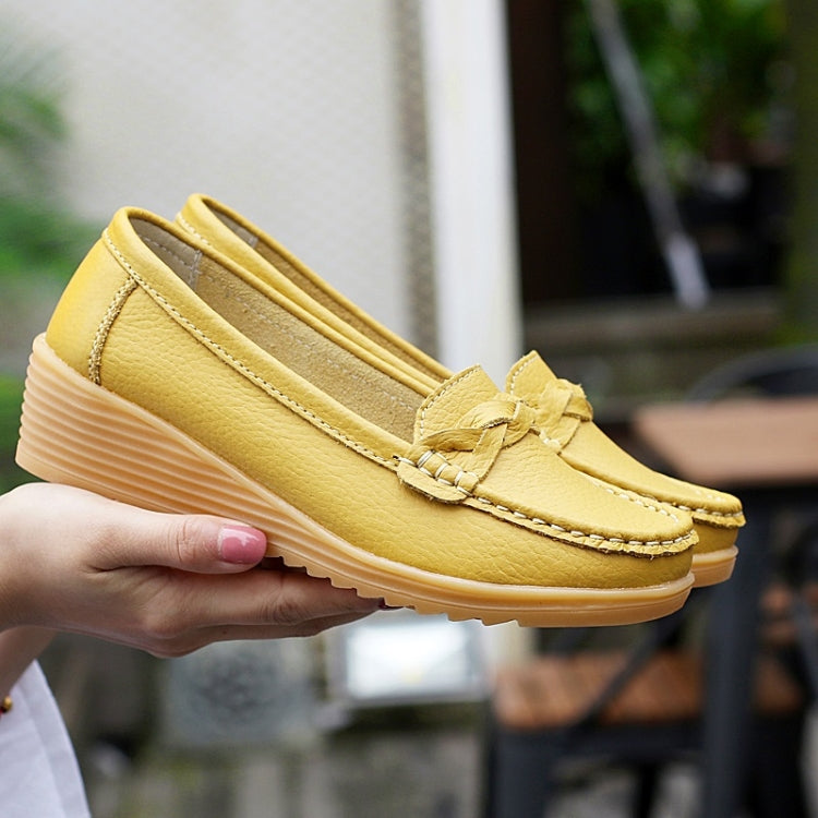 Soft and Comfortable Wild Casual Leather Shoes for Woman