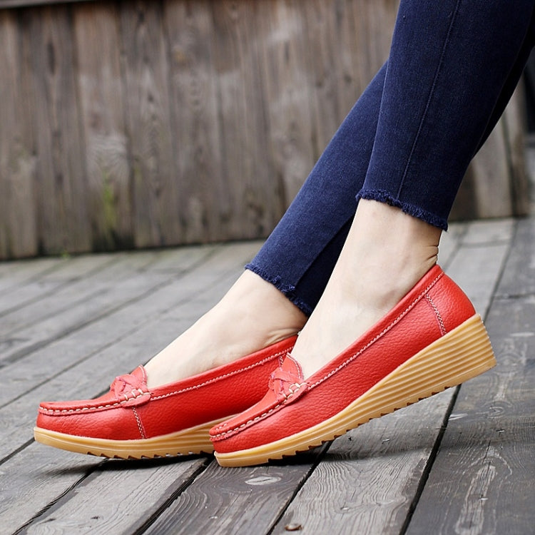 Soft and Comfortable Wild Casual Leather Shoes for Woman
