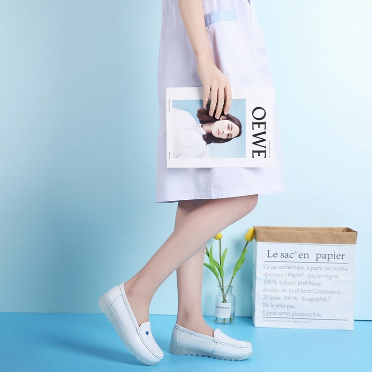 Soft Lightweight and Breathable Leather Comfortable Nurse Shoes Casual Shoes for Women