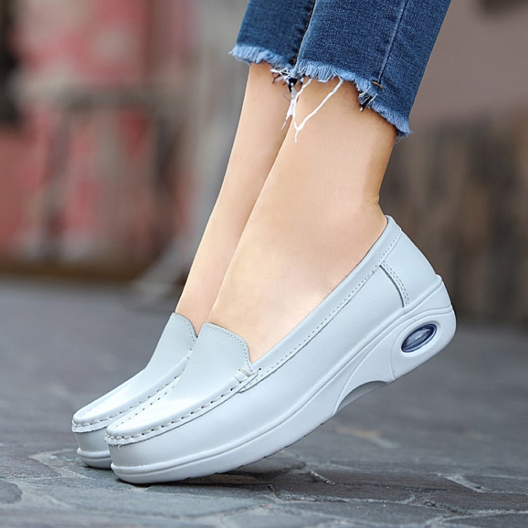 Soft Leather Comfortable Lightweight Mid Heel Casual Shoes for Woman