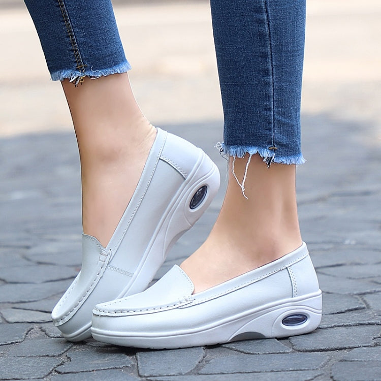 Soft Leather Comfortable Lightweight Mid Heel Casual Shoes for Woman