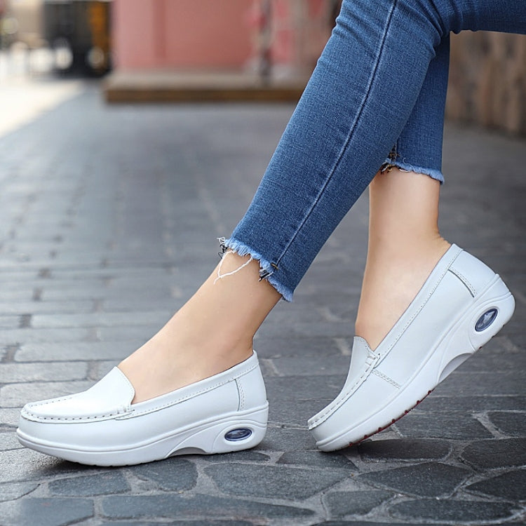 Soft Leather Comfortable Lightweight Mid Heel Casual Shoes for Woman