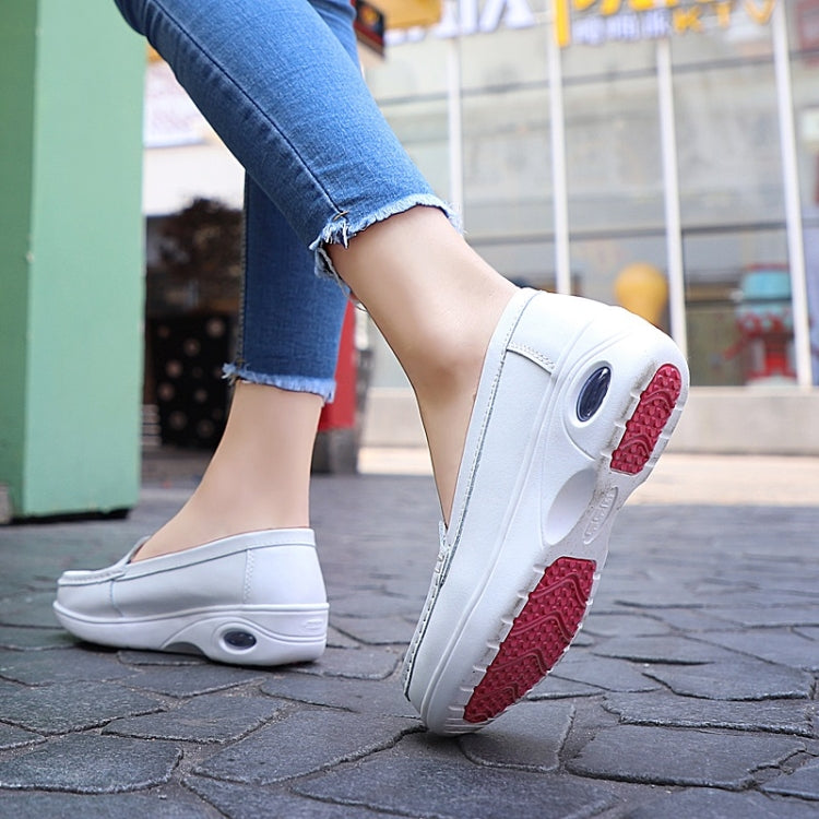 Soft Leather Comfortable Lightweight Mid Heel Casual Shoes for Woman
