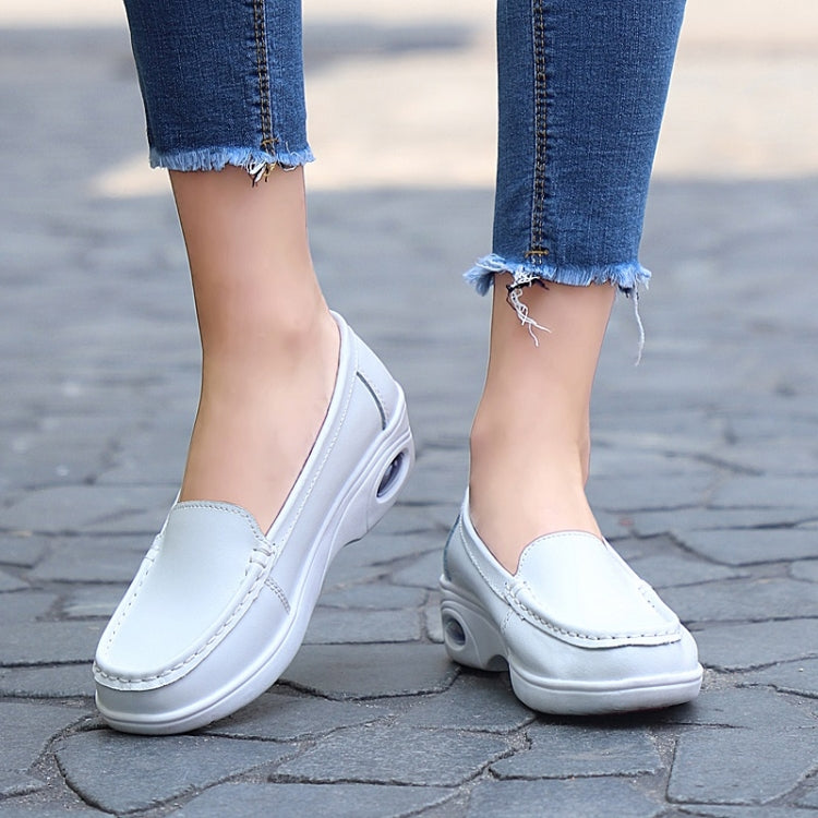 Soft Leather Comfortable Lightweight Mid Heel Casual Shoes for Woman