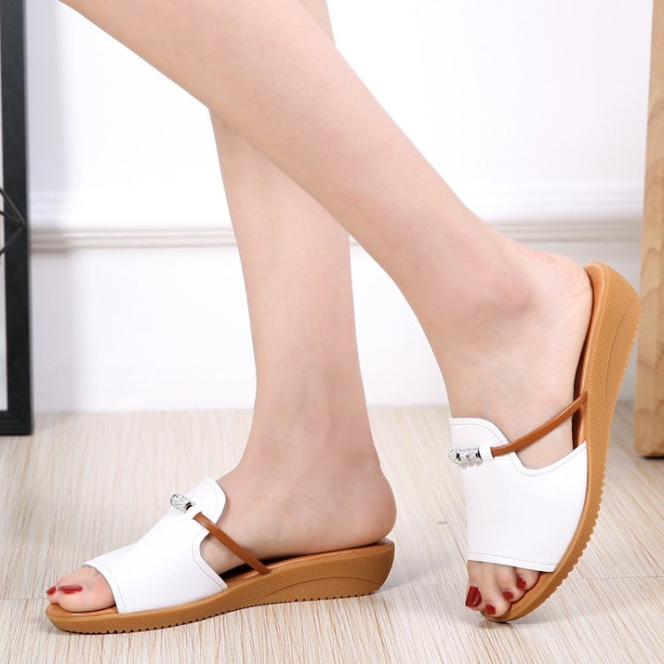 Fashion and Comfortable Breathable Wild Sandals Slippers for Woman