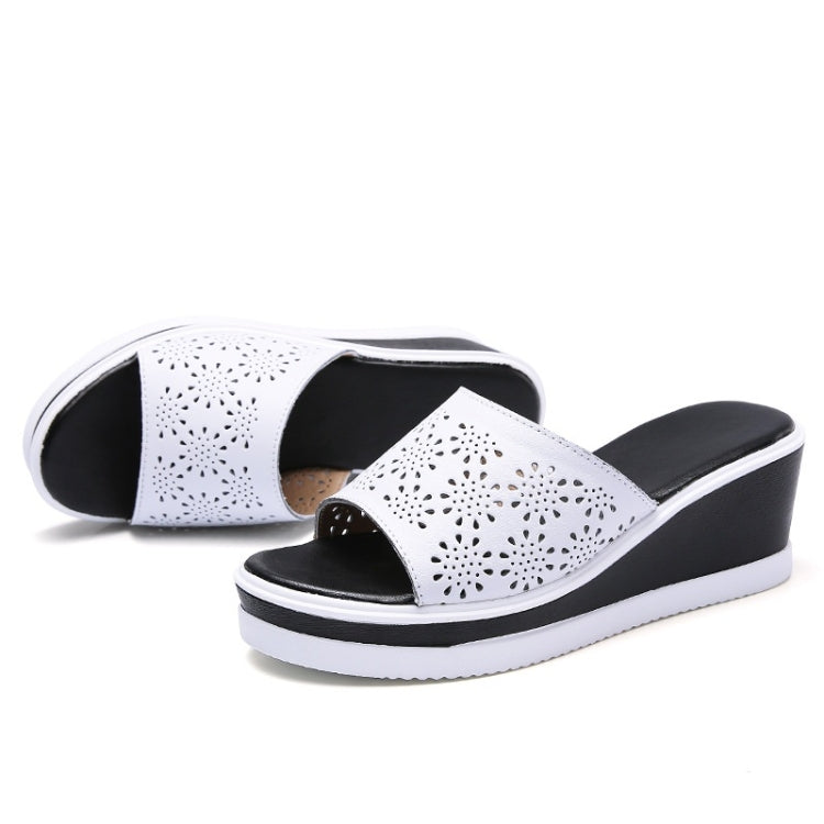 Simple Non-slip Casual Wild Hollow Thick Bottom Slippers for Women