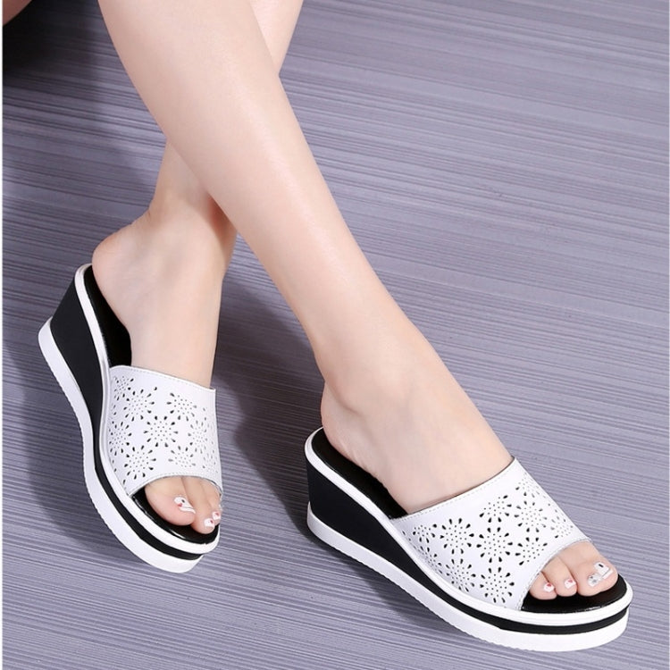 Simple Non-slip Casual Wild Hollow Thick Bottom Slippers for Women