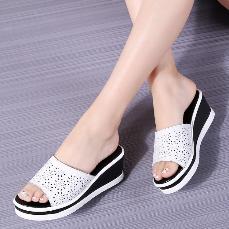 Simple Non-slip Casual Wild Hollow Thick Bottom Slippers for Women