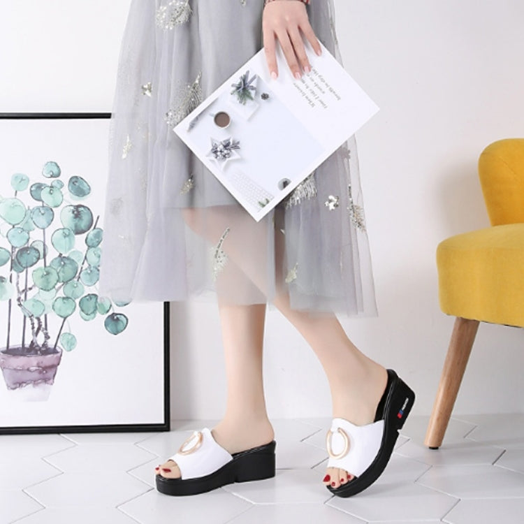 Casual Increase Thick Bottom Non-slip Wear Resistant Round Buckle Sandals for Women