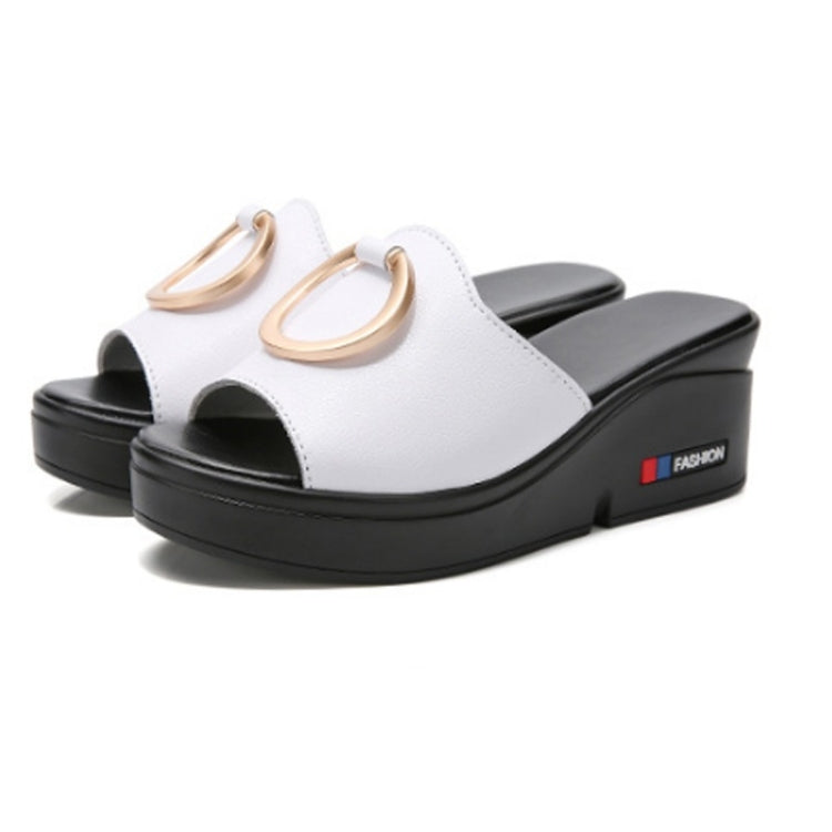 Casual Increase Thick Bottom Non-slip Wear Resistant Round Buckle Sandals for Women