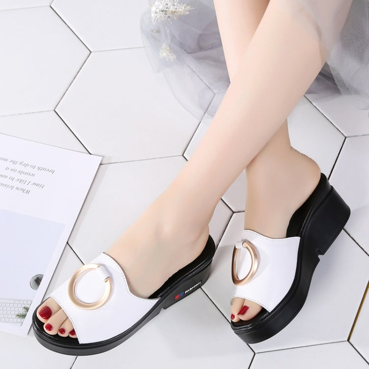 Casual Increase Thick Bottom Non-slip Wear Resistant Round Buckle Sandals for Women