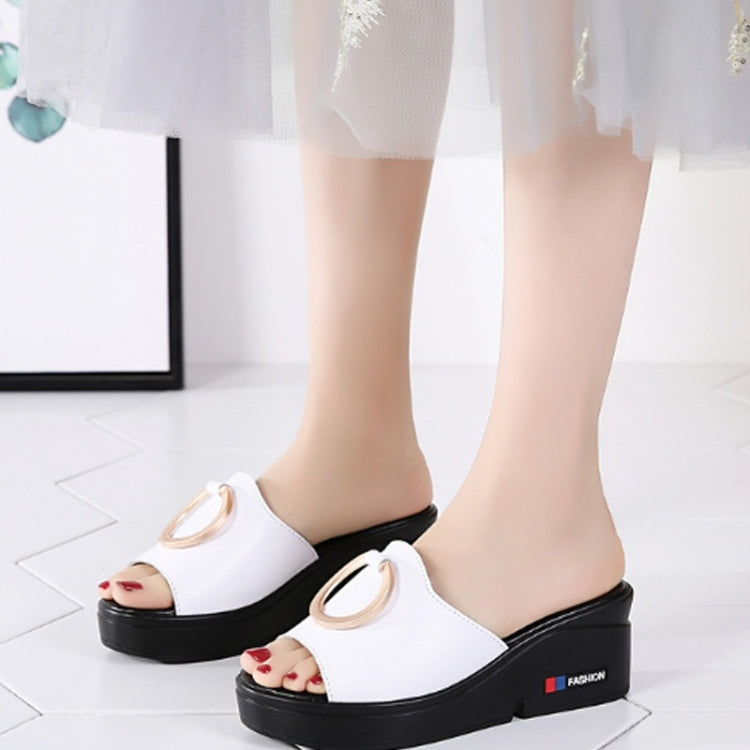 Casual Increase Thick Bottom Non-slip Wear Resistant Round Buckle Sandals for Women