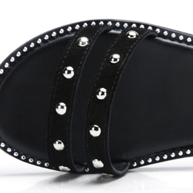 Flat Bottom Buckle Non-slip Wear-resistant Lightweight Fashion Rivet Sandals for Women