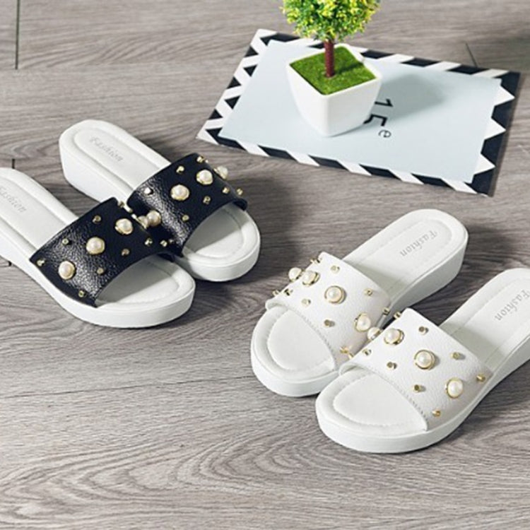 Lightweight Rivet Casual Wear Non-slip Women Sandals Slippers