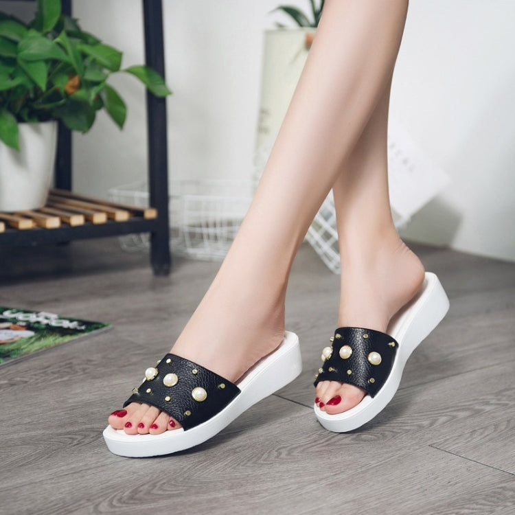 Lightweight Rivet Casual Wear Non-slip Women Sandals Slippers