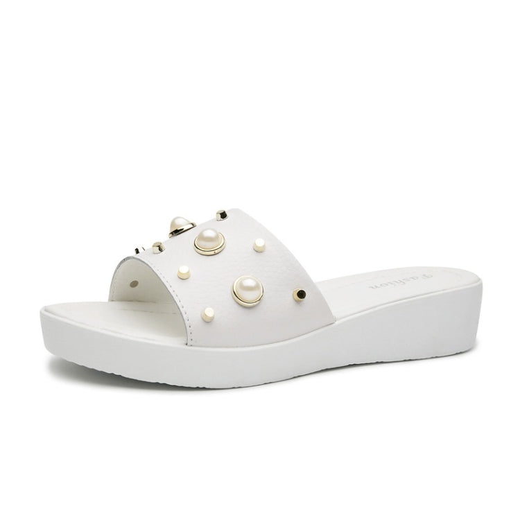 Lightweight Rivet Casual Wear Non-slip Women Sandals Slippers
