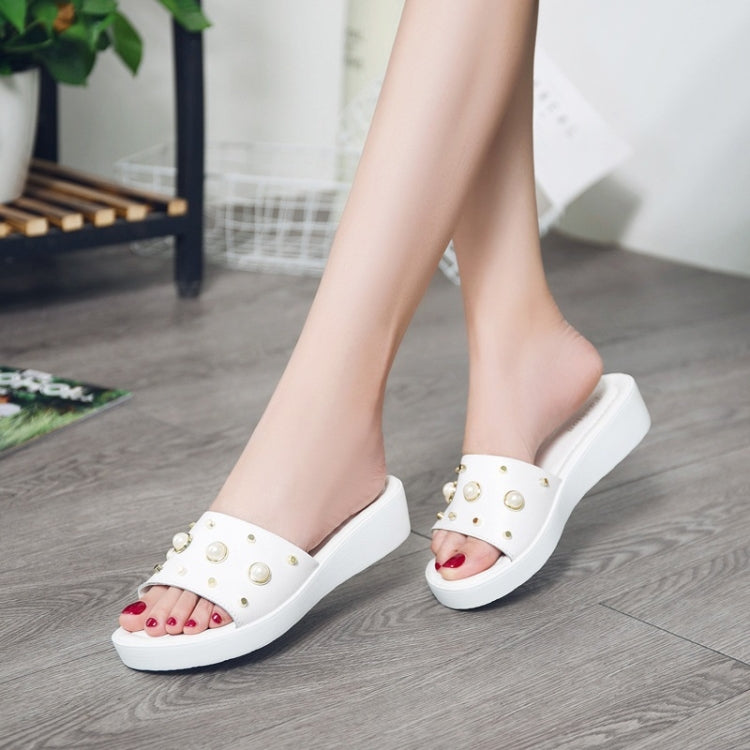 Lightweight Rivet Casual Wear Non-slip Women Sandals Slippers