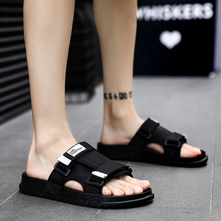 Fashion Trend Soft and Comfortable Wear-resistant Non-slip Slippers for Men