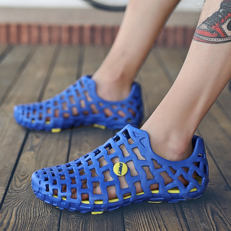 Hollow Air-permeable Non-slip Wearable Couple Hole Shoes