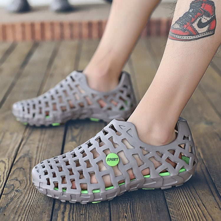 Hollow Air-permeable Non-slip Wearable Couple Hole Shoes
