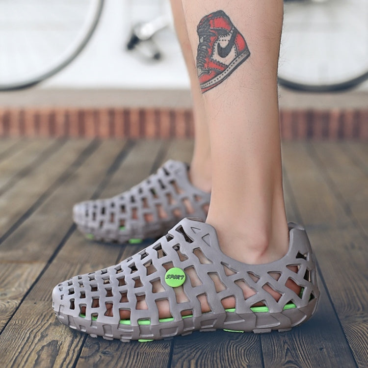 Hollow Air-permeable Non-slip Wearable Couple Hole Shoes