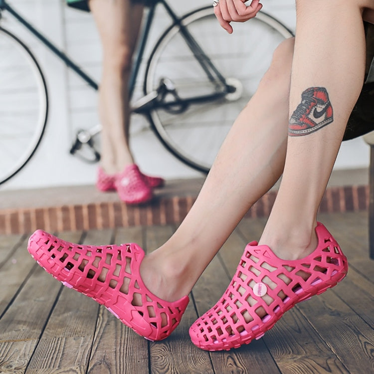 Hollow Air-permeable Non-slip Wearable Couple Hole Shoes