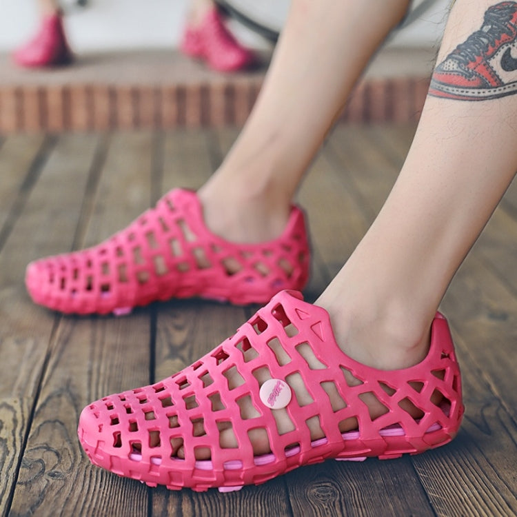 Hollow Air-permeable Non-slip Wearable Couple Hole Shoes