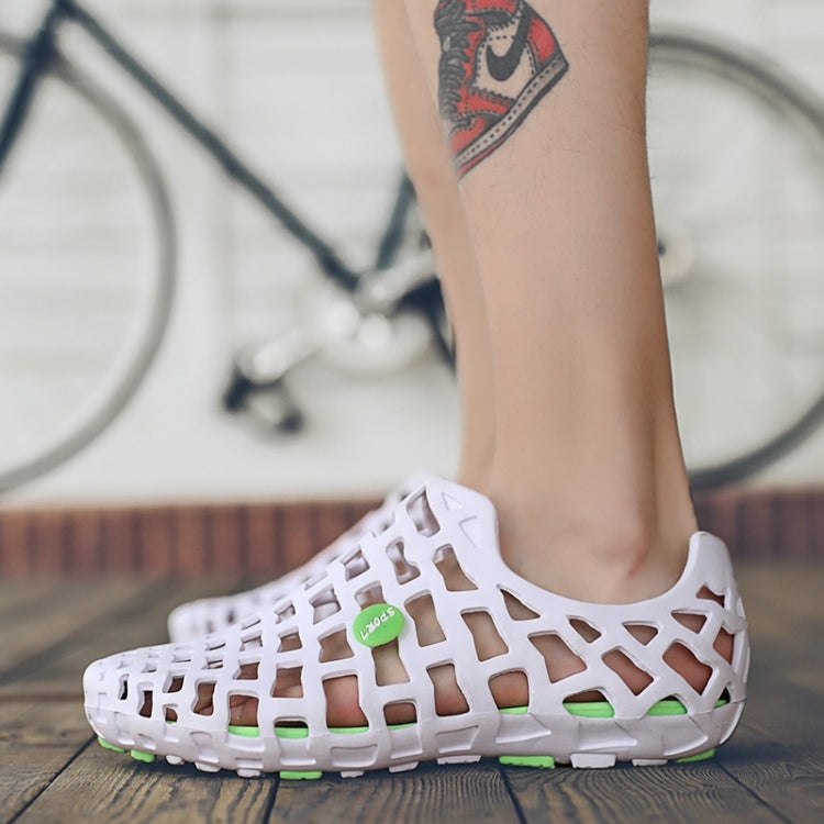 Hollow Air-permeable Non-slip Wearable Couple Hole Shoes