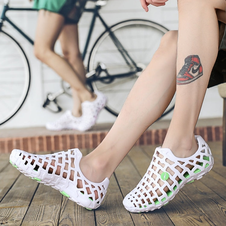 Hollow Air-permeable Non-slip Wearable Couple Hole Shoes