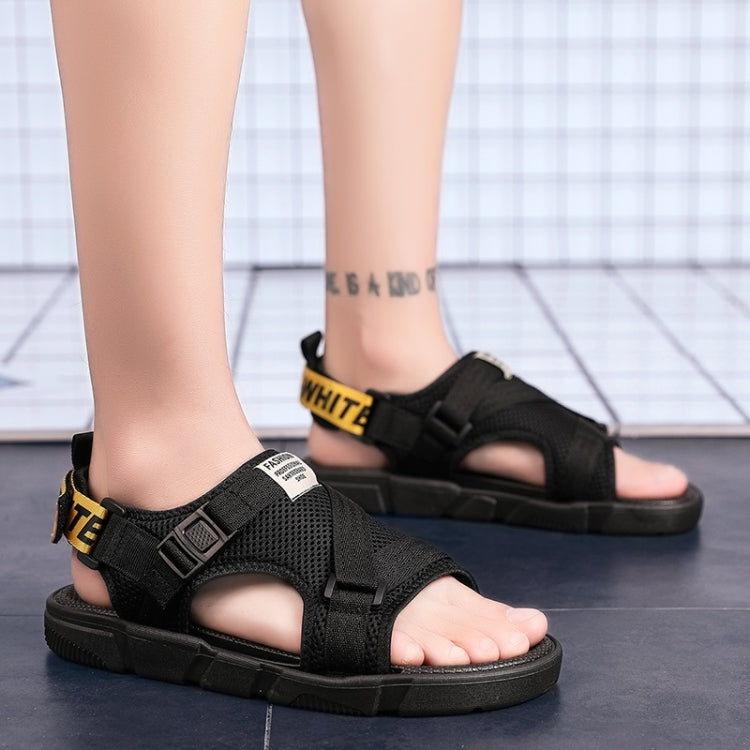 Youth Trend Breathable Mesh Comfortable and Wearable Sandals for Men