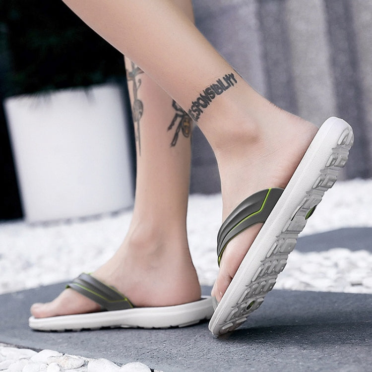 Casual Fashion Massage Bottom Lightweight Outdoor Slippers for Men