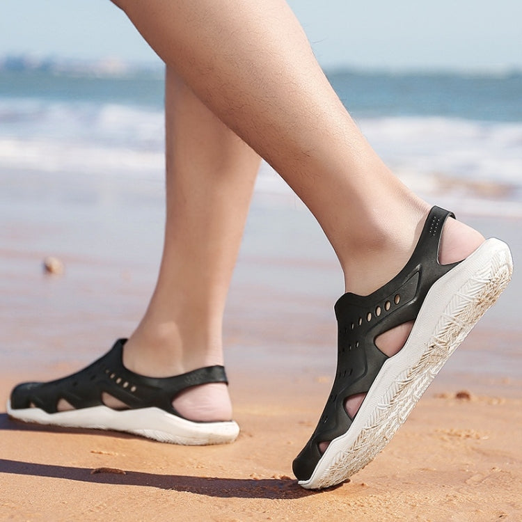 Stylish and Comfortable Breathable Wearable Hole Shoes Sandals for Men