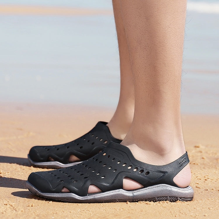 Stylish and Comfortable Breathable Wearable Hole Shoes Sandals for Men