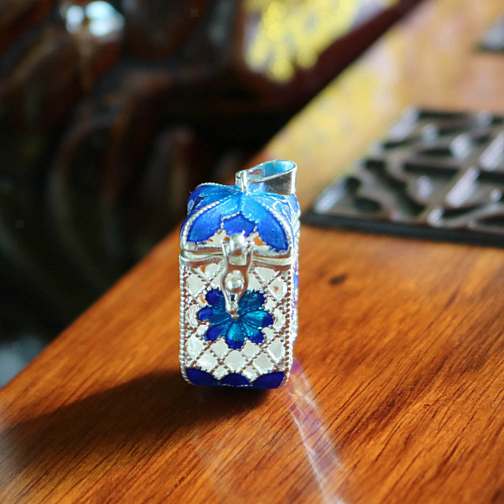 3 Pack Hollow out Blue Perfume Bottle Auto Air Freshener Car Bathroom Decor