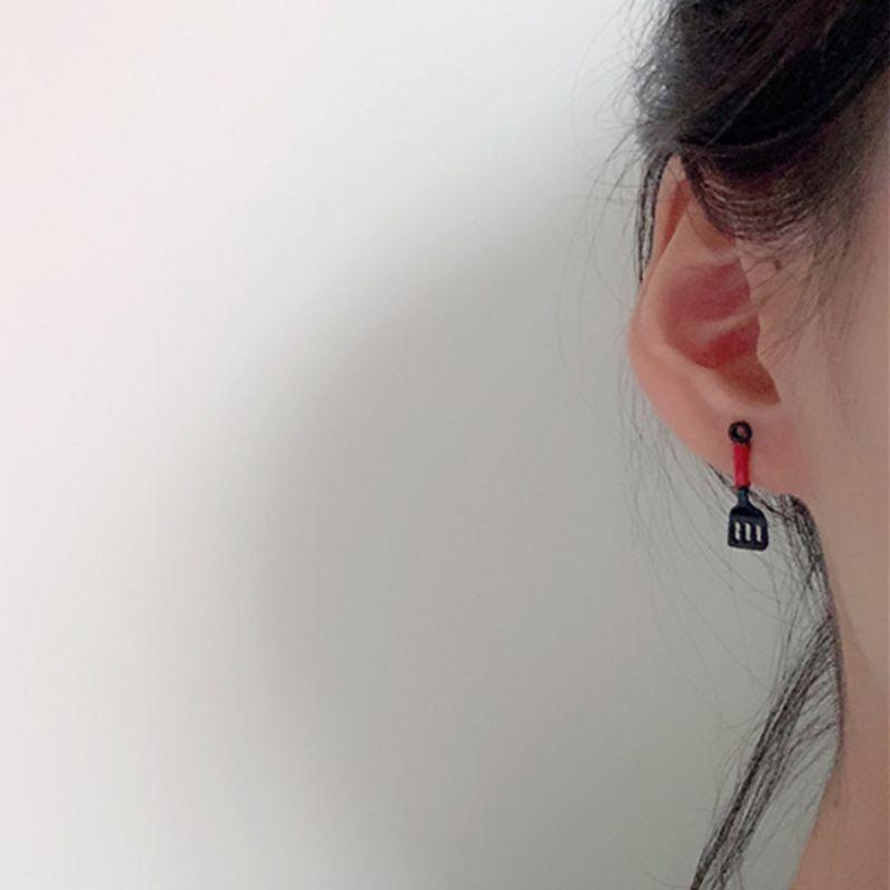 1 Pair Creative Asymmetric Frying Pan Omelette Fried Shovel Stud Earrings Design