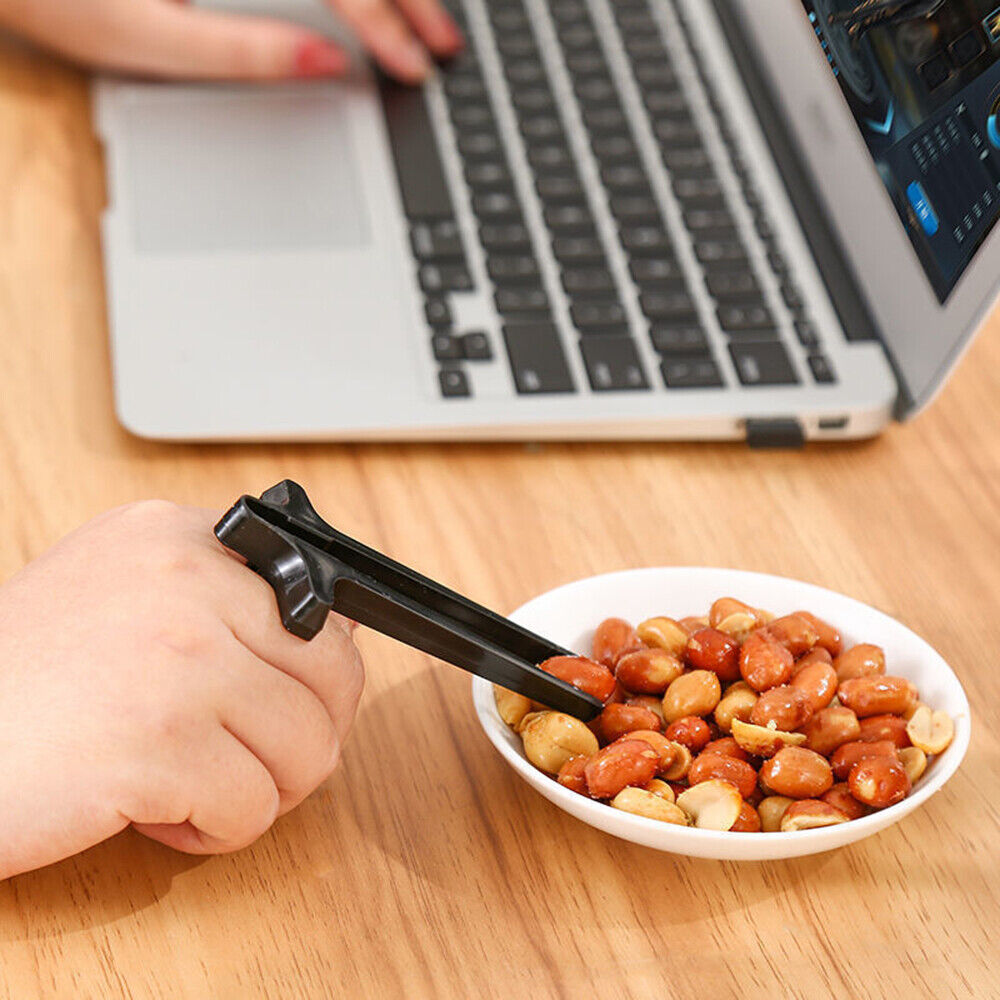 Lazy Assistant Hand Anti-dirty Finger Chopsticks Play Games Clip Snacks Phone