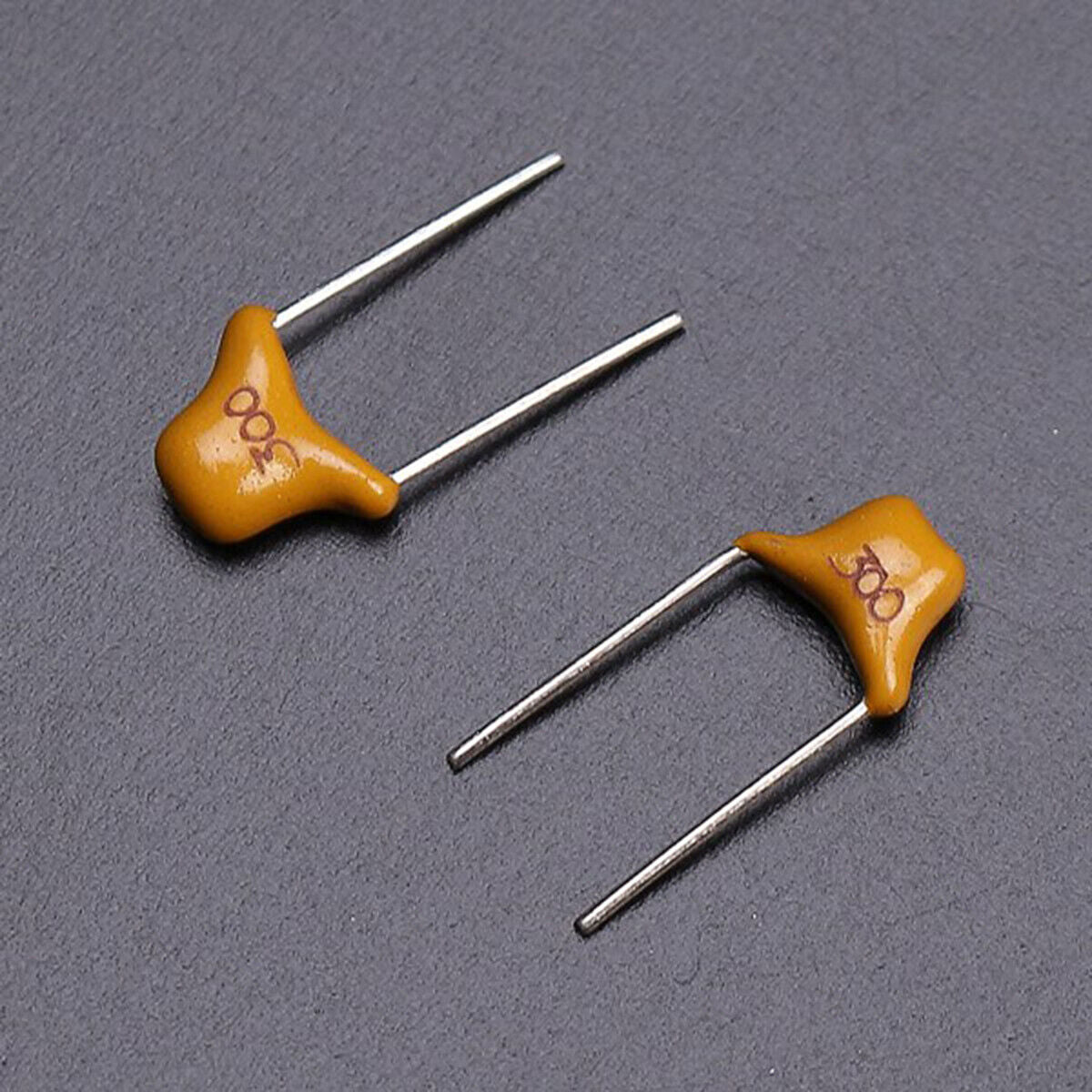 700pcs Monolithic Ceramic Capacitor MLCC Assorted kit box 35 Values 8pF~2.2uF
