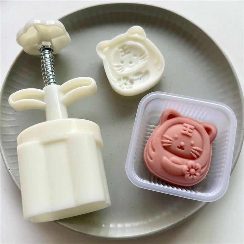 75g Cute Tiger Shape Plastic Mooncake Molds Mooncake Mold DIY Baking Accessories