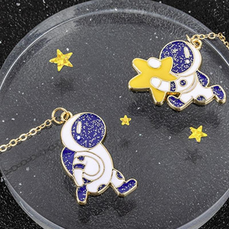 Creative Pendant Bookmark with Metal Astronaut Planet Pendant for Student Gift