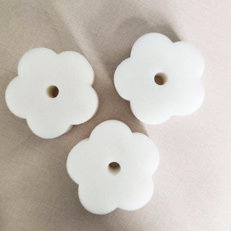 White Flower Shape Oil Absorbent Sponge 25Pcs Floating Spa Hot Tub Skimmer